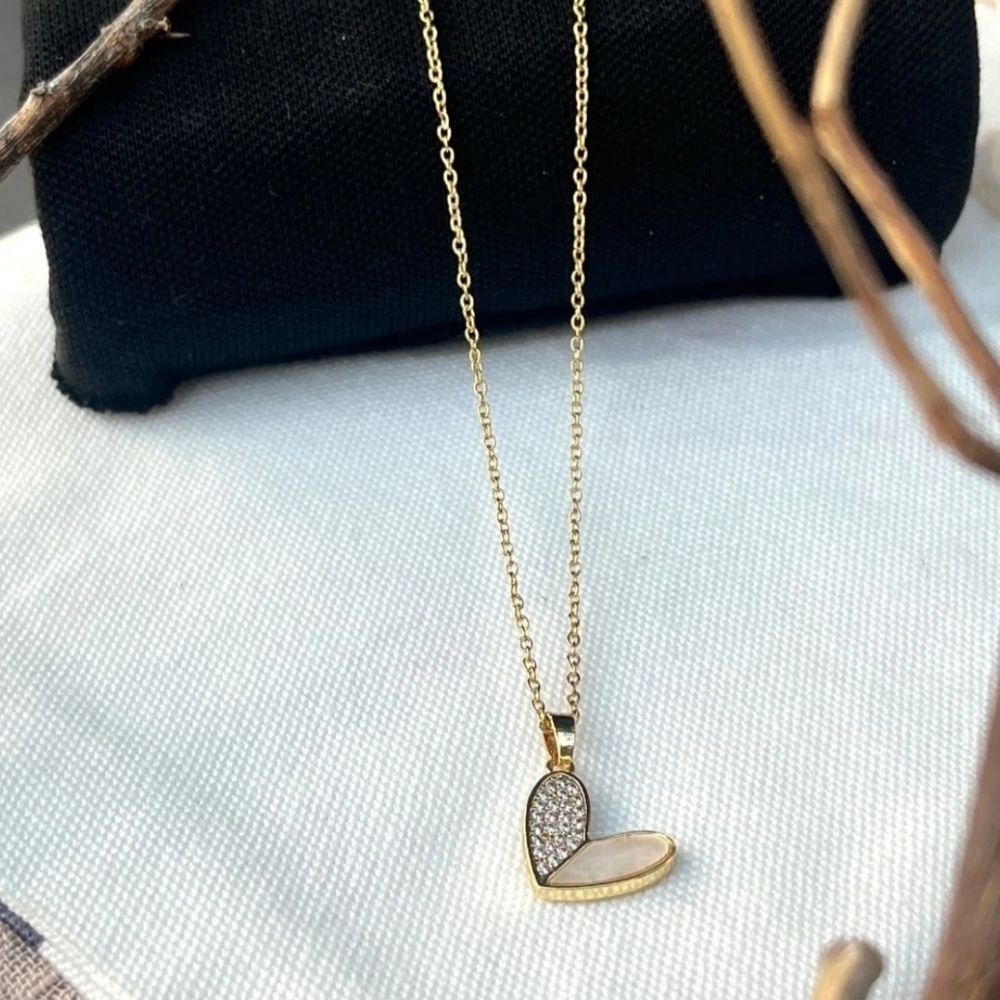 Heart Shell Neckless - Picture 5 of 7